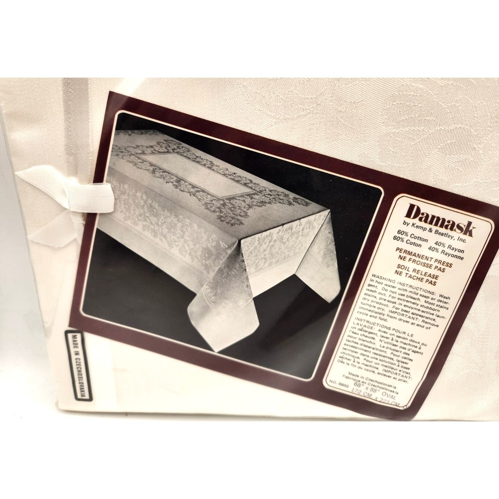 Damask 68 x 88 Oval tablecloth 60% cotton 40% rayon white Vintage New in Package